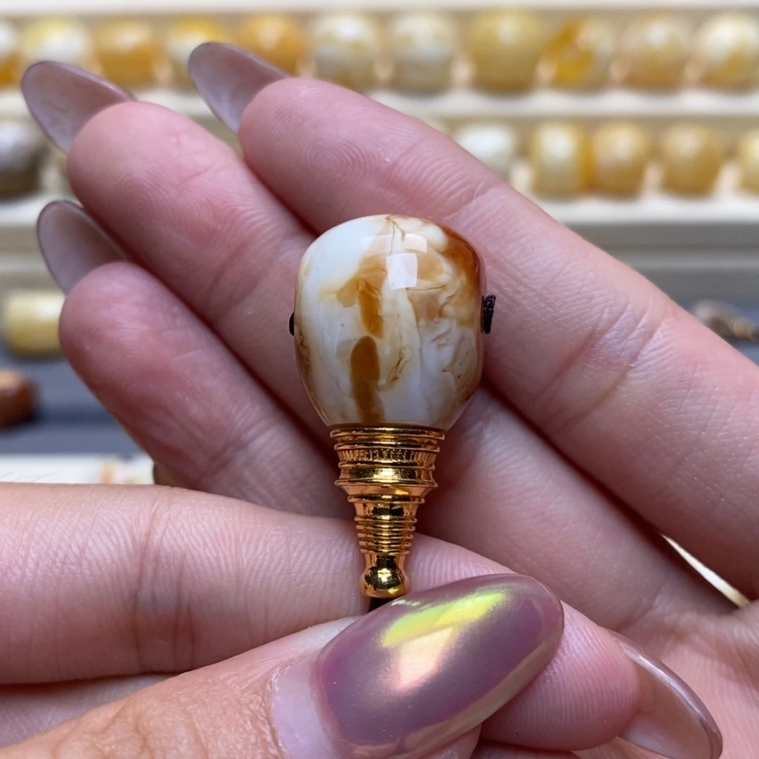 未镶嵌琥珀珠宝奇石