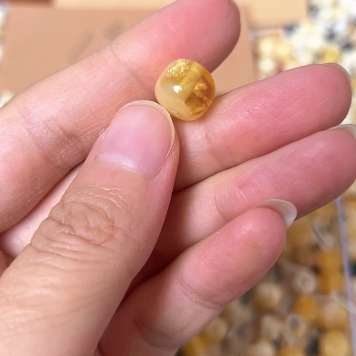 蜜蜡未镶嵌裸石10.2mm一个