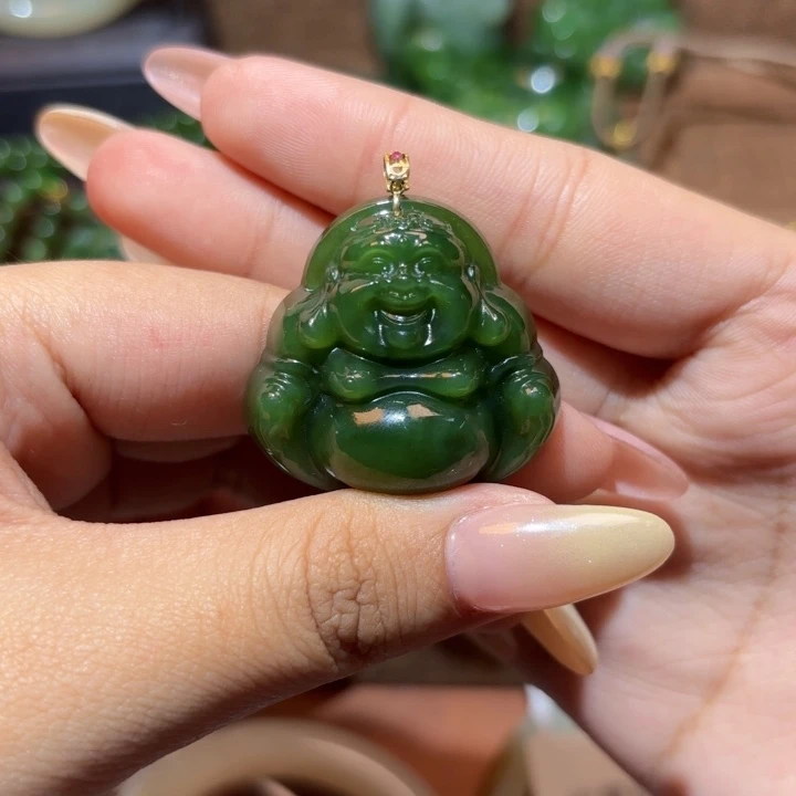 颈饰18K金镶嵌和田玉（碧玉）