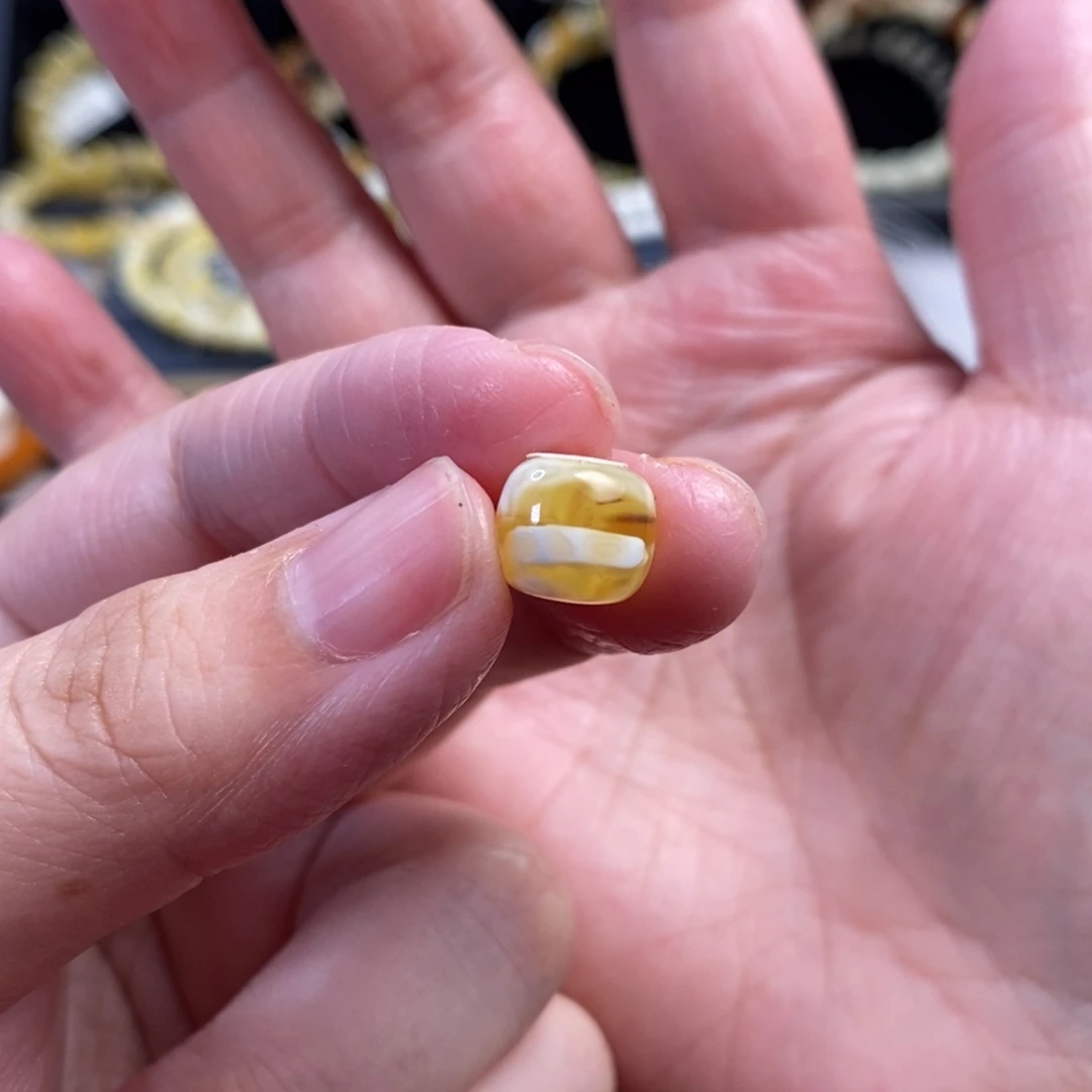 裸石蜜蜡未镶嵌金瓷白溶洞妖花老型单珠9.6