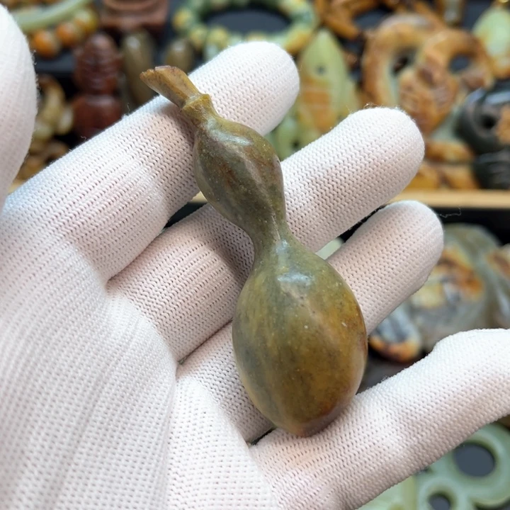 未镶嵌岫岩河磨玉（透闪石质玉）车挂