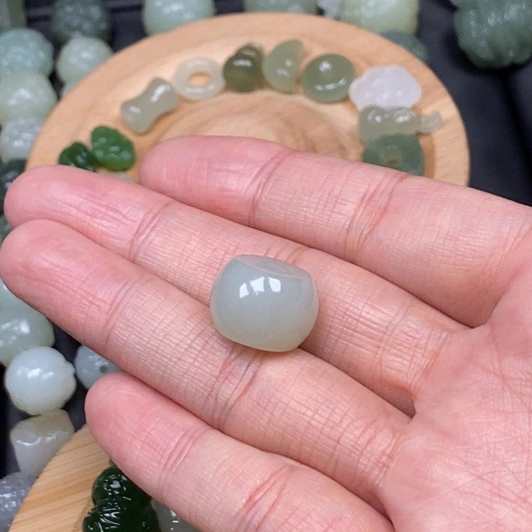 富***.和田玉未镶嵌颈饰