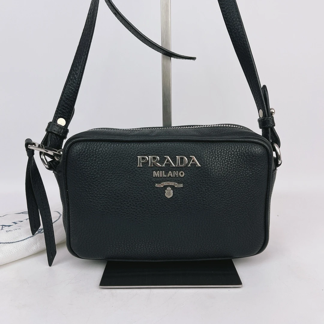 95新 Prada/普拉达 普拉达 黑色牛皮相机单肩包底长18 M534
