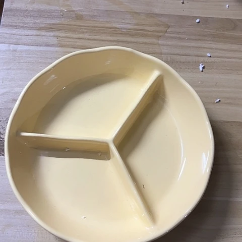 微瑕，不能明火，口径20高度4奶油