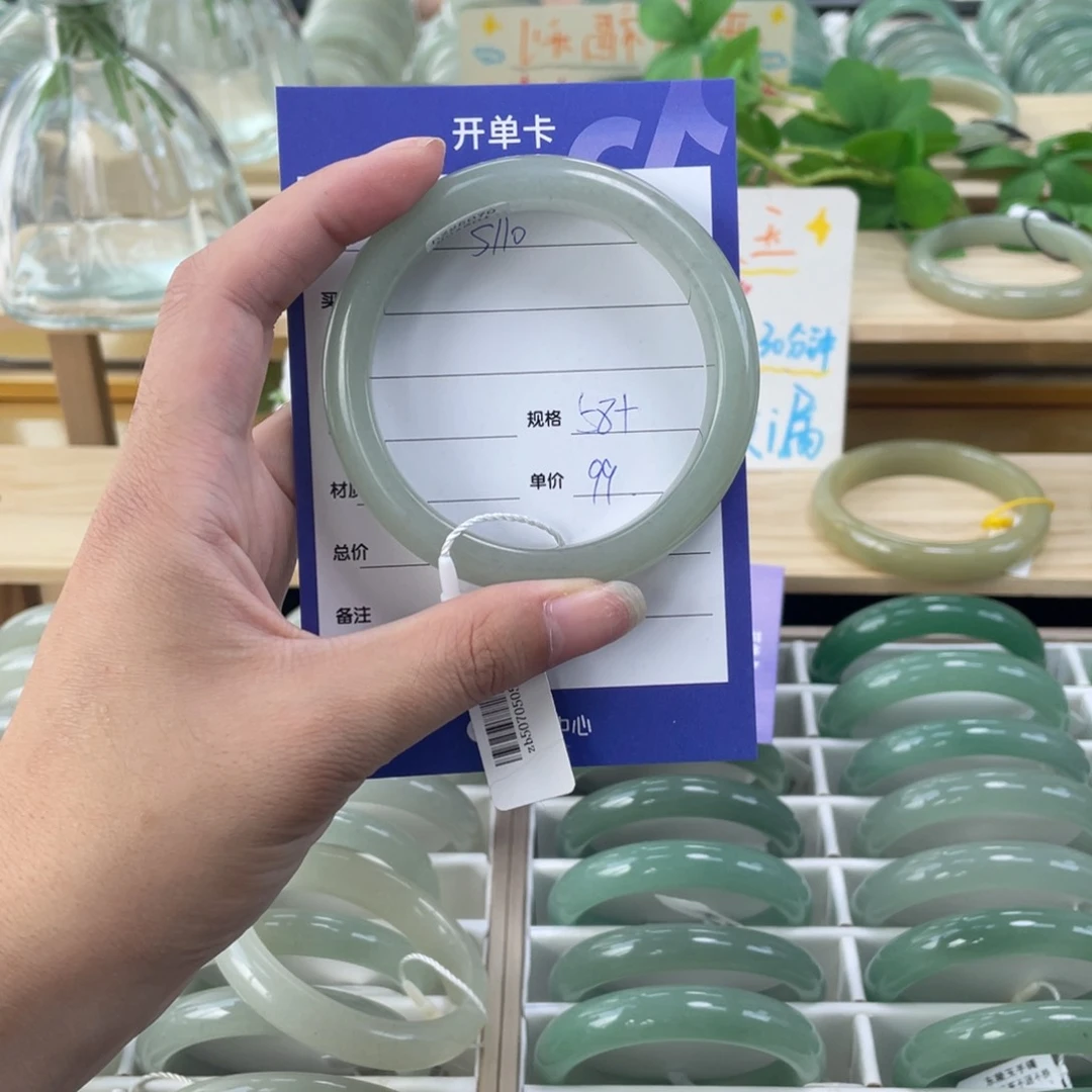 未镶嵌手镯石英质玉