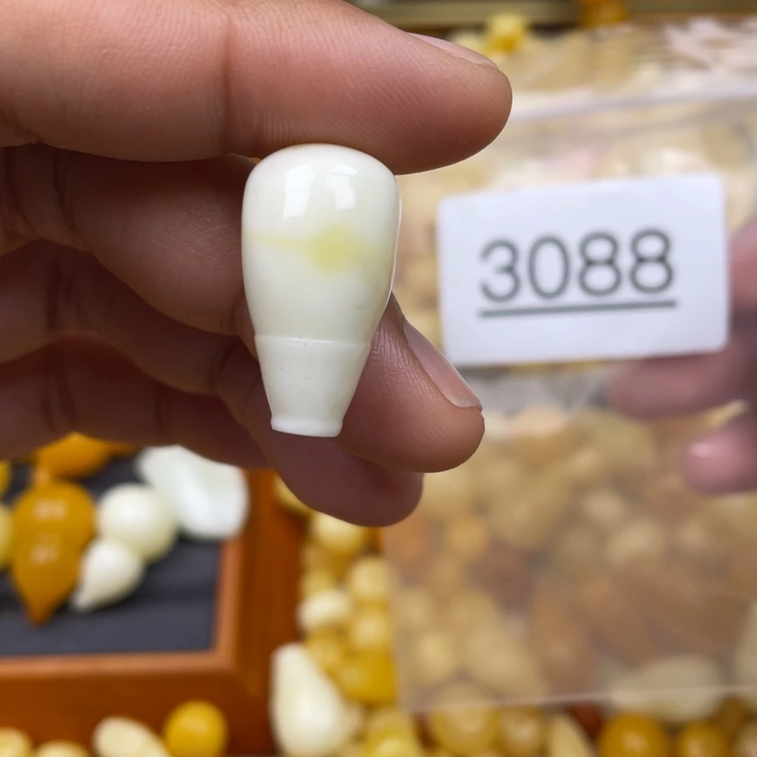 琥珀珠宝奇石未镶嵌咯****咯