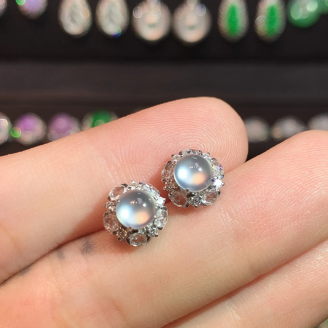 翡翠18K金镶嵌耳饰玻璃种黑钢蛋面耳钉