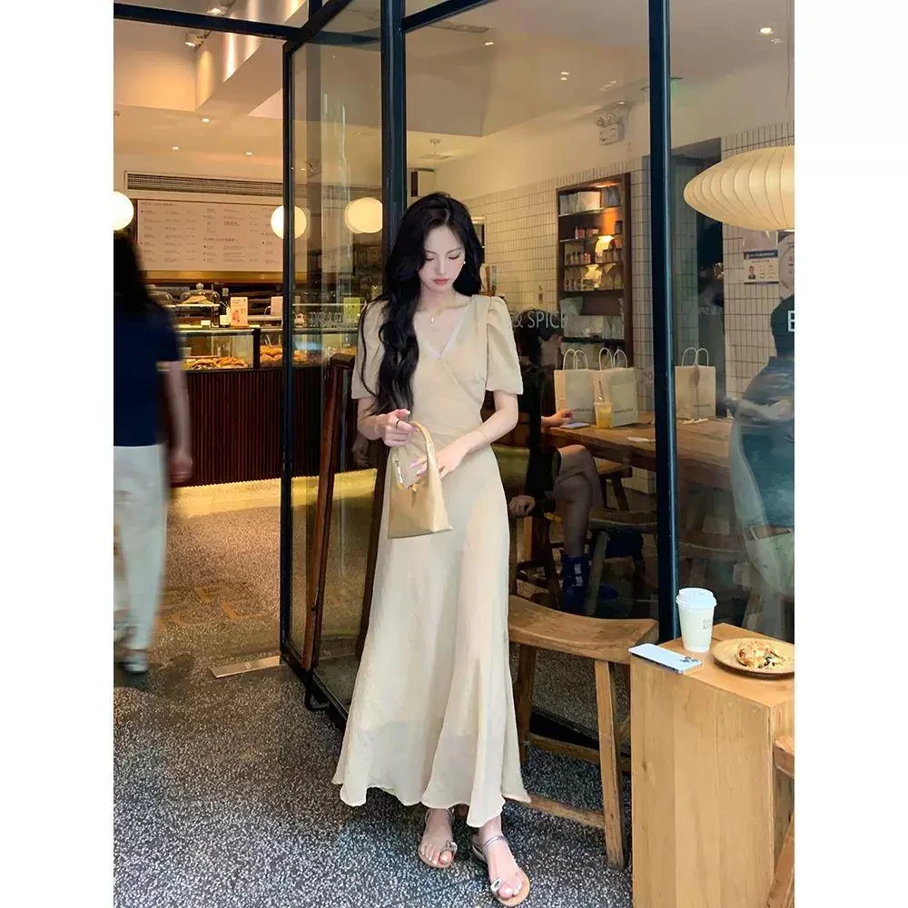 纯色V领拼接法式米黄压褶连衣裙轻熟风温柔长裙时尚