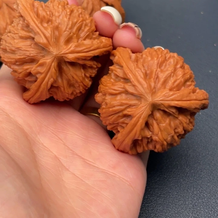 多***姨吊坠文玩核桃白狮子