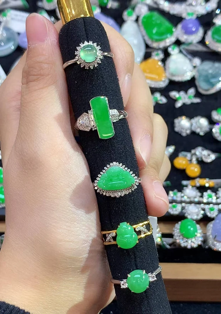 18K金镶嵌 翡翠戒指 L 团购 多样性发其一