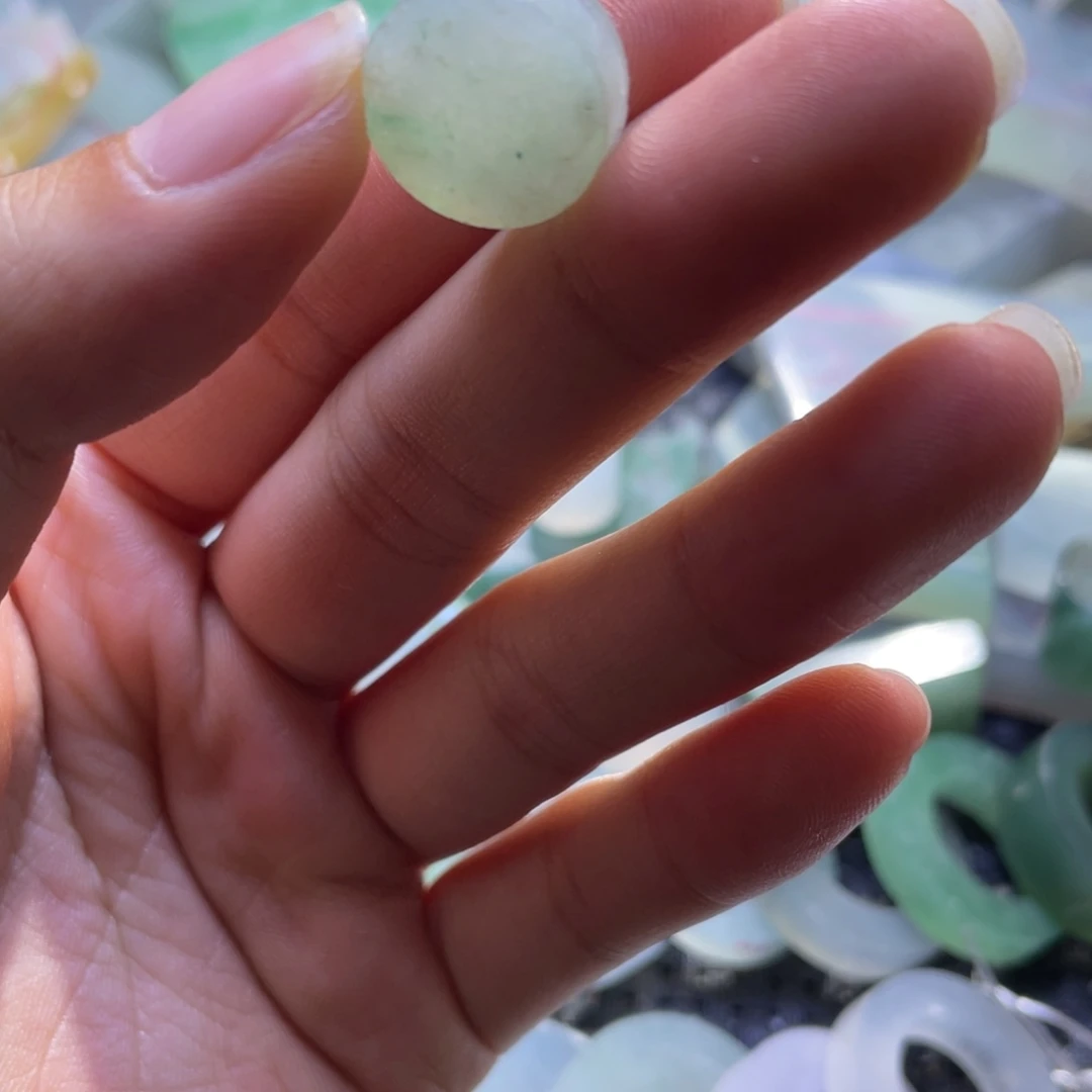 定制翡翠未镶嵌扣子