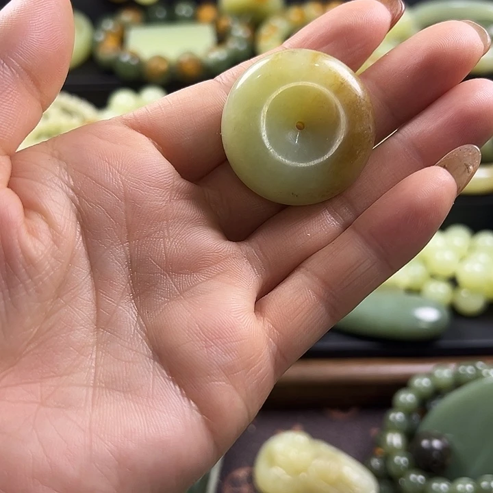 岫岩老玉（透闪石质玉）未镶嵌颈饰
