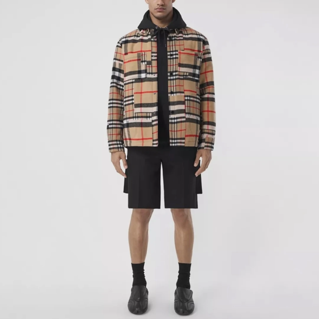 95新 BURBERRY/博柏利 8616/卡其色格纹羊毛衬衫/S码/95新/小破洞