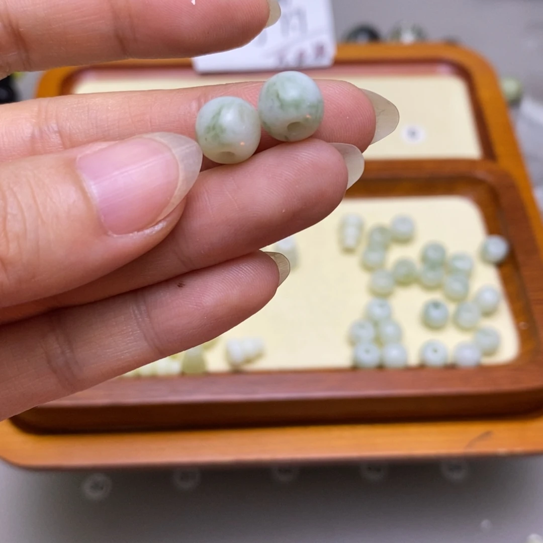 大***媛蛇纹石玉未镶嵌配饰