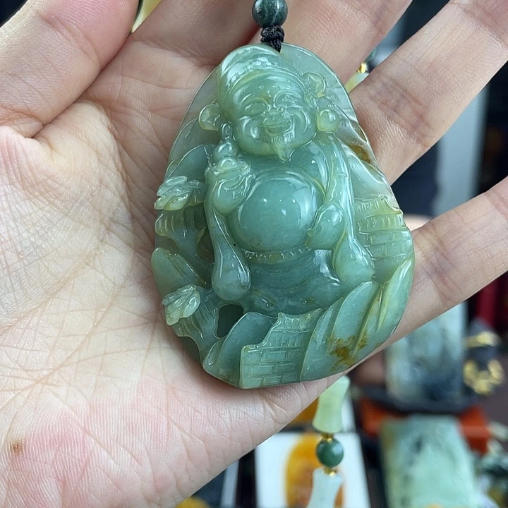 未镶嵌蛇纹石玉颈饰