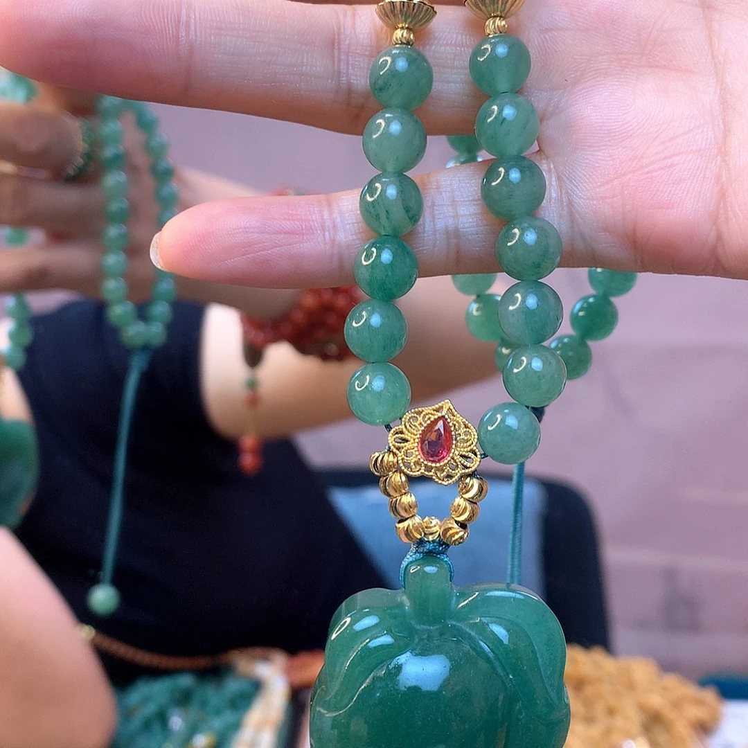 石英质玉合金颈饰