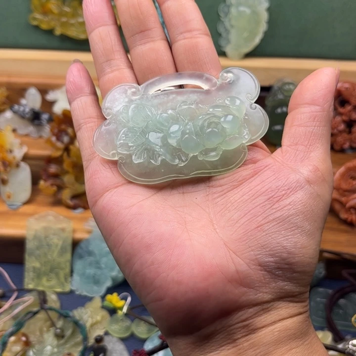 蛇纹石玉合金吊坠