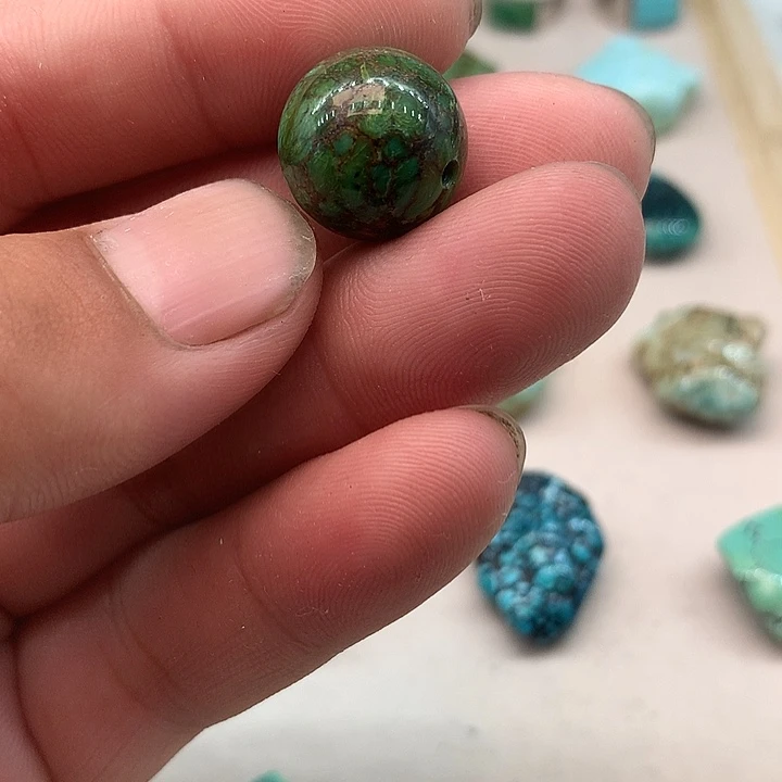 绿松石未镶嵌颈饰