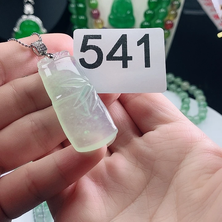 翡翠未镶嵌吊坠(赠链)