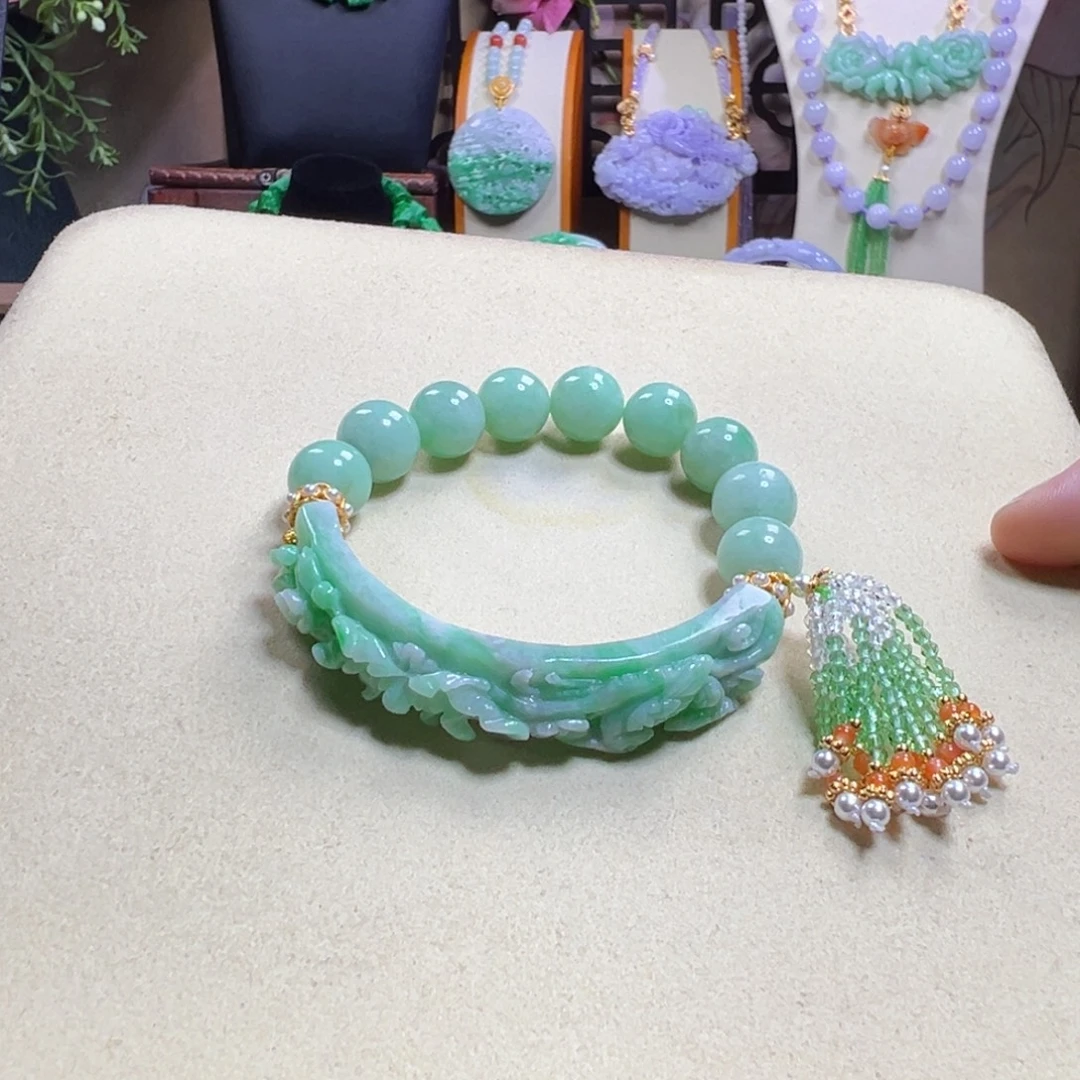 翡翠未镶嵌毛衣链半镯设计