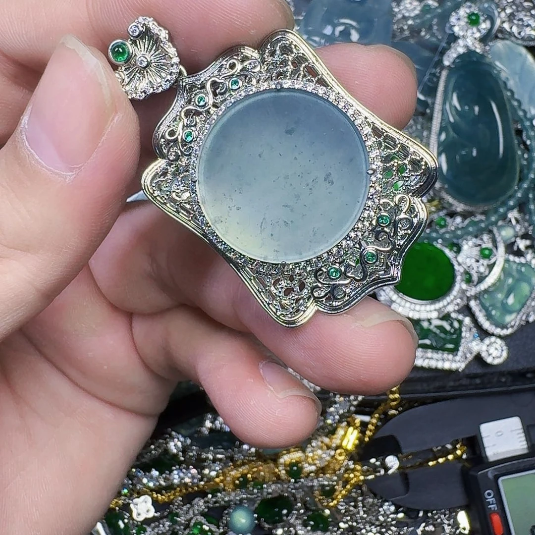 翡翠未镶嵌颈饰天然A货翡翠放漏