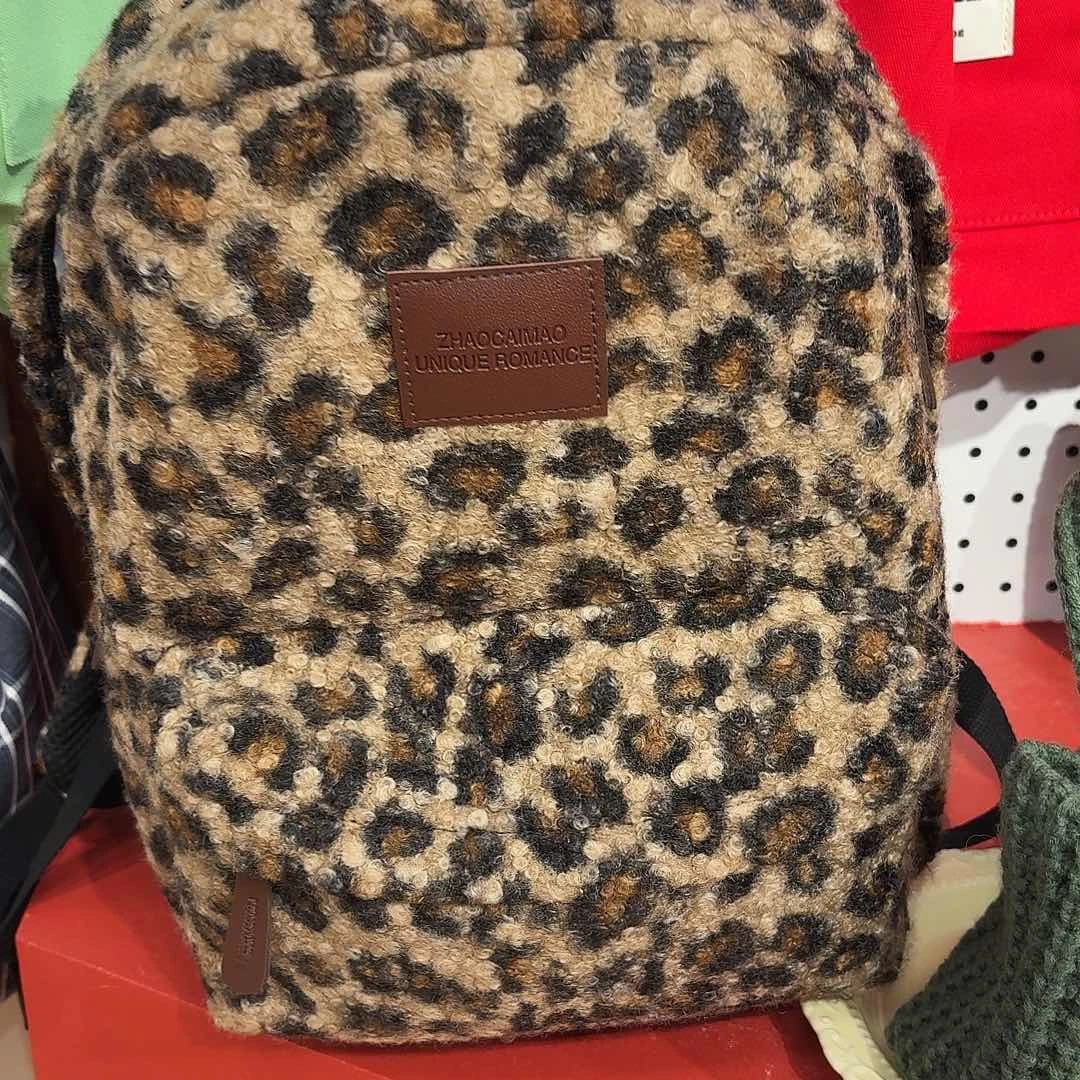 布艺铁合金豹纹书包