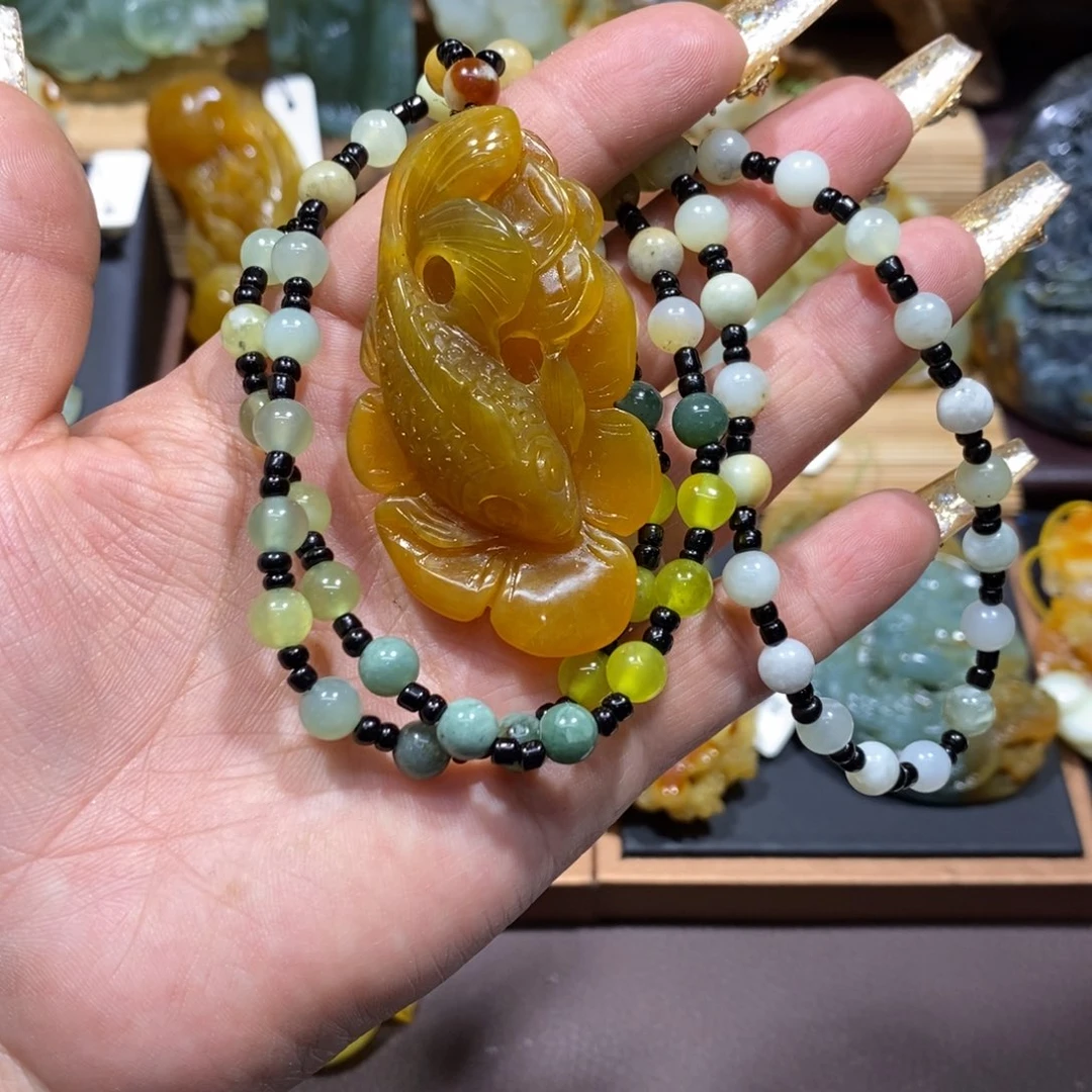 蛇纹石玉颈饰未镶嵌