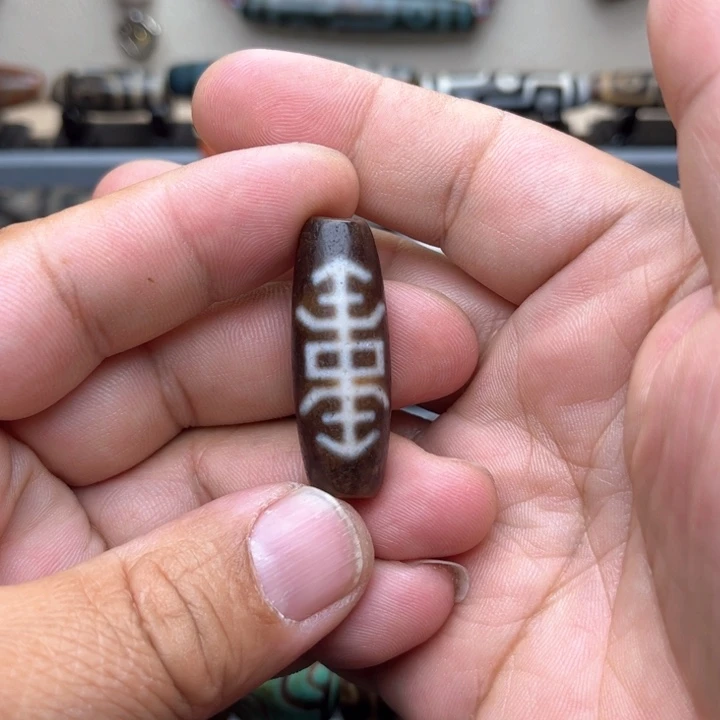 玛瑙/玉髓颈饰未镶嵌左**宝