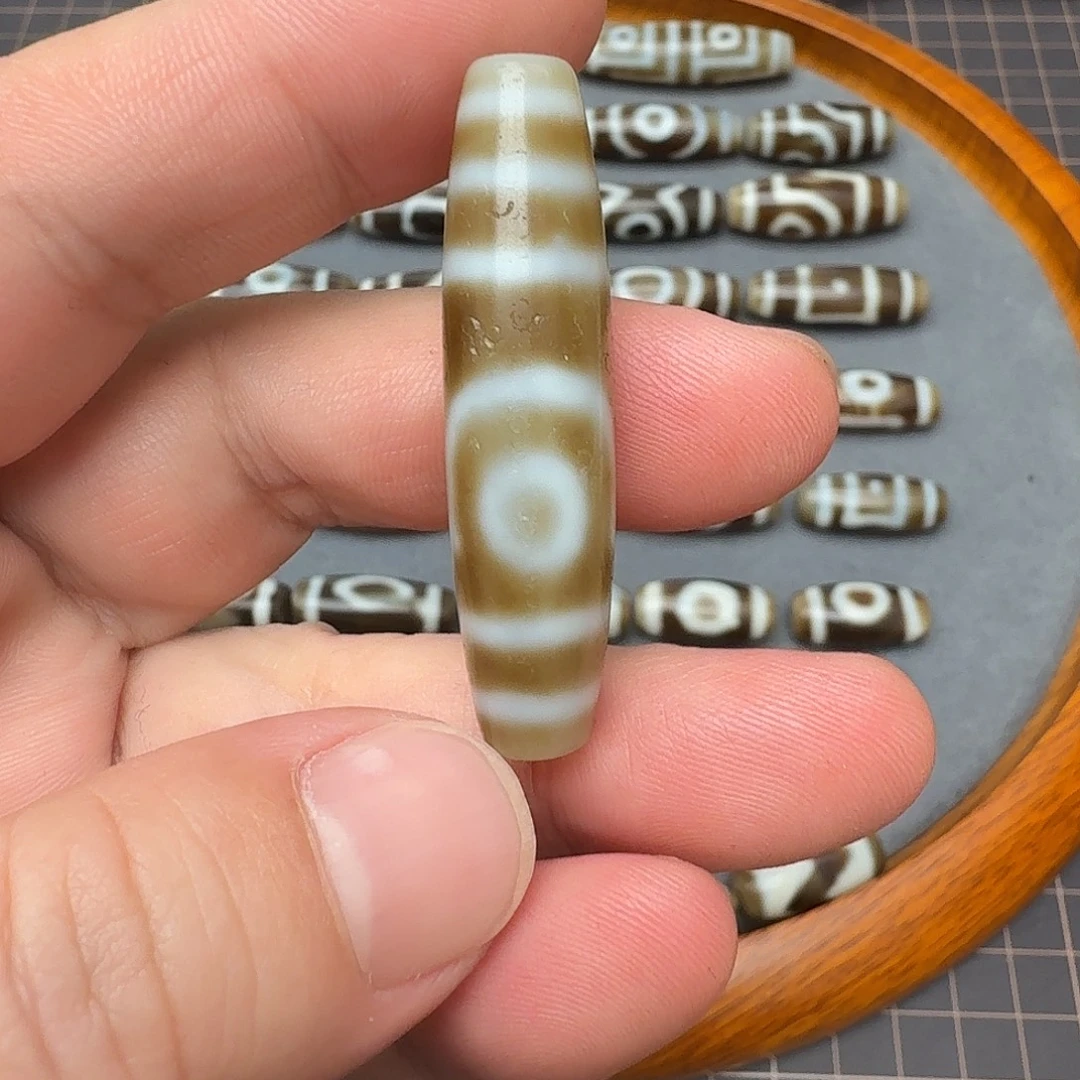 玛瑙/玉髓未镶嵌双线如意两眼