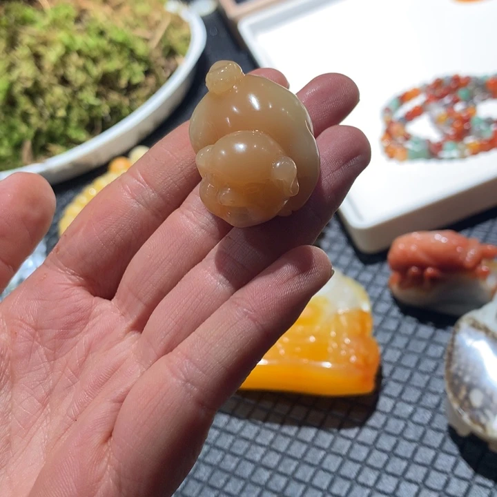 石英质玉（黄龙玉）未镶嵌颈饰