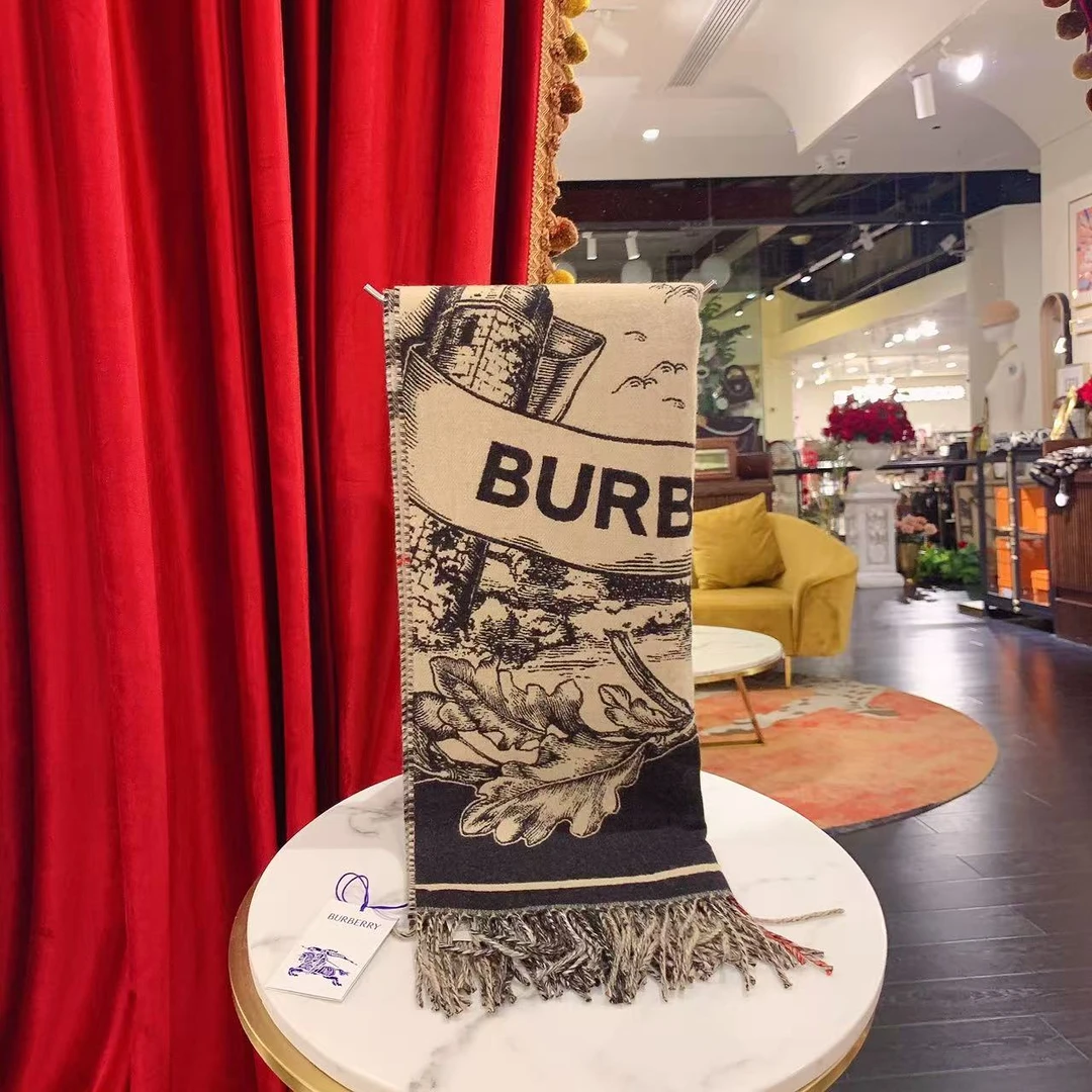 99新 BURBERRY/博柏利 巴宝莉战马格纹双面羊绒围巾/19627830
