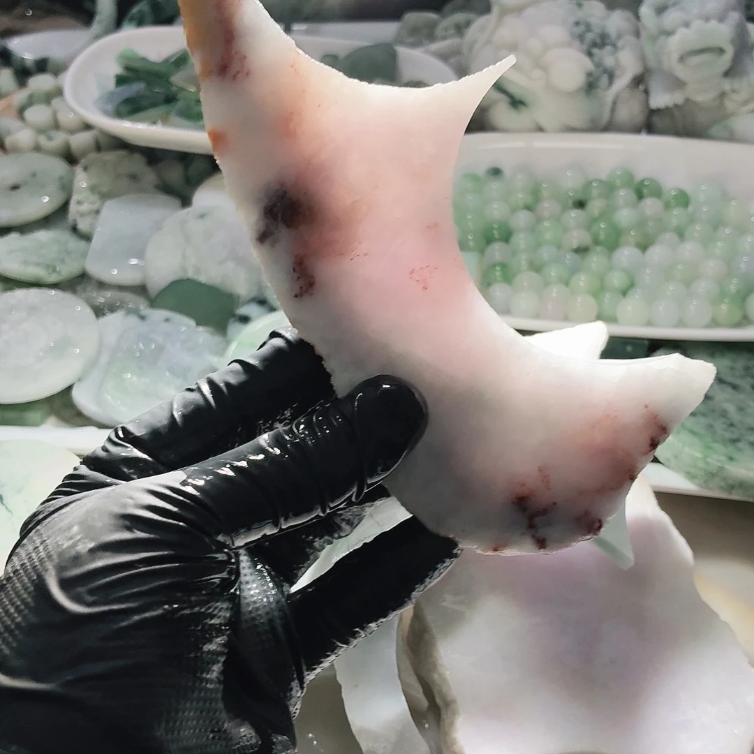 翡翠未镶嵌颈饰边角料