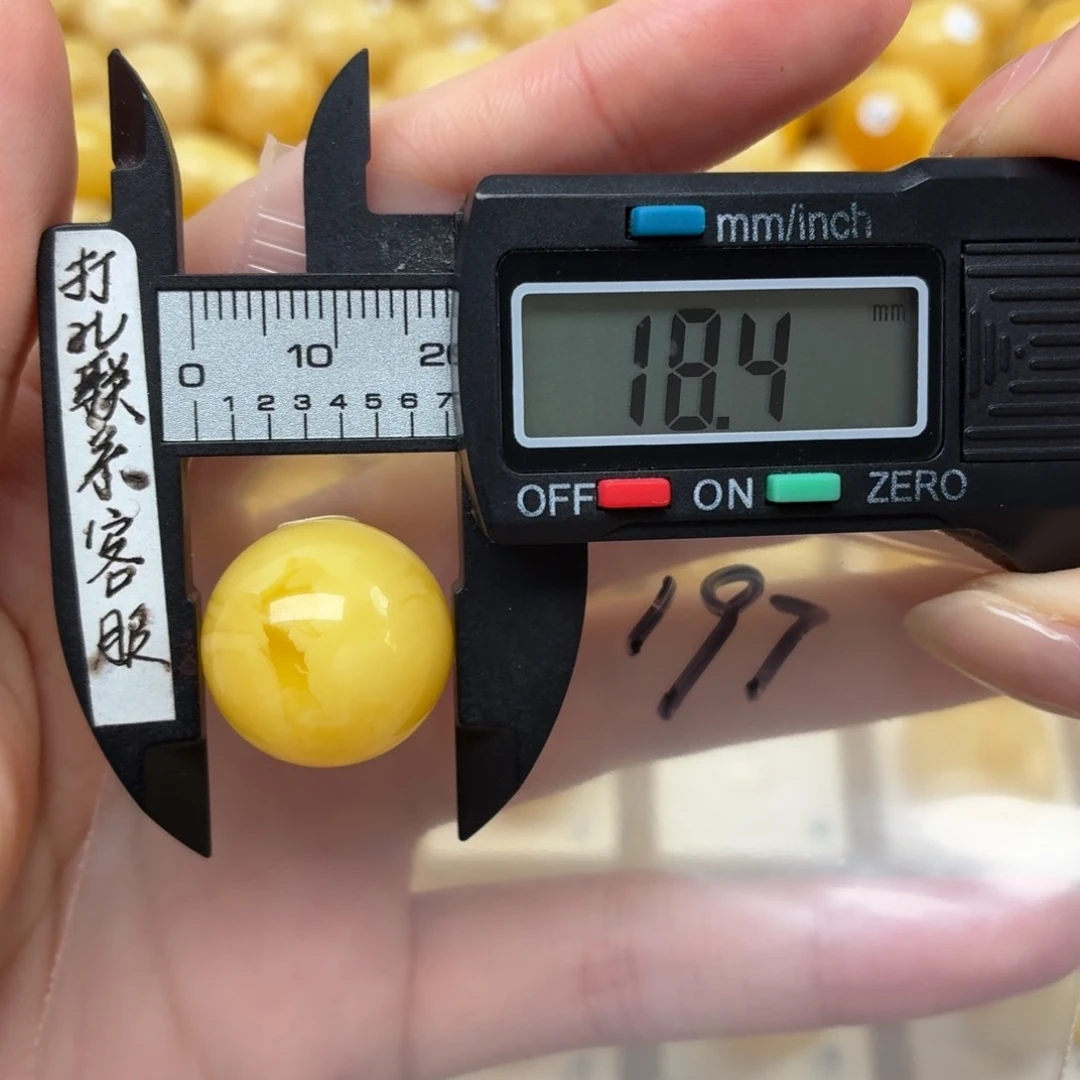 天***方裸石蜜蜡未镶嵌蜜蜡