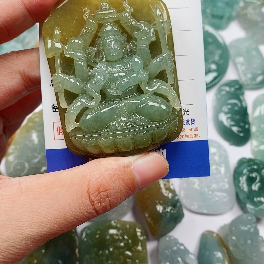 颈饰未镶嵌翡翠千手观音