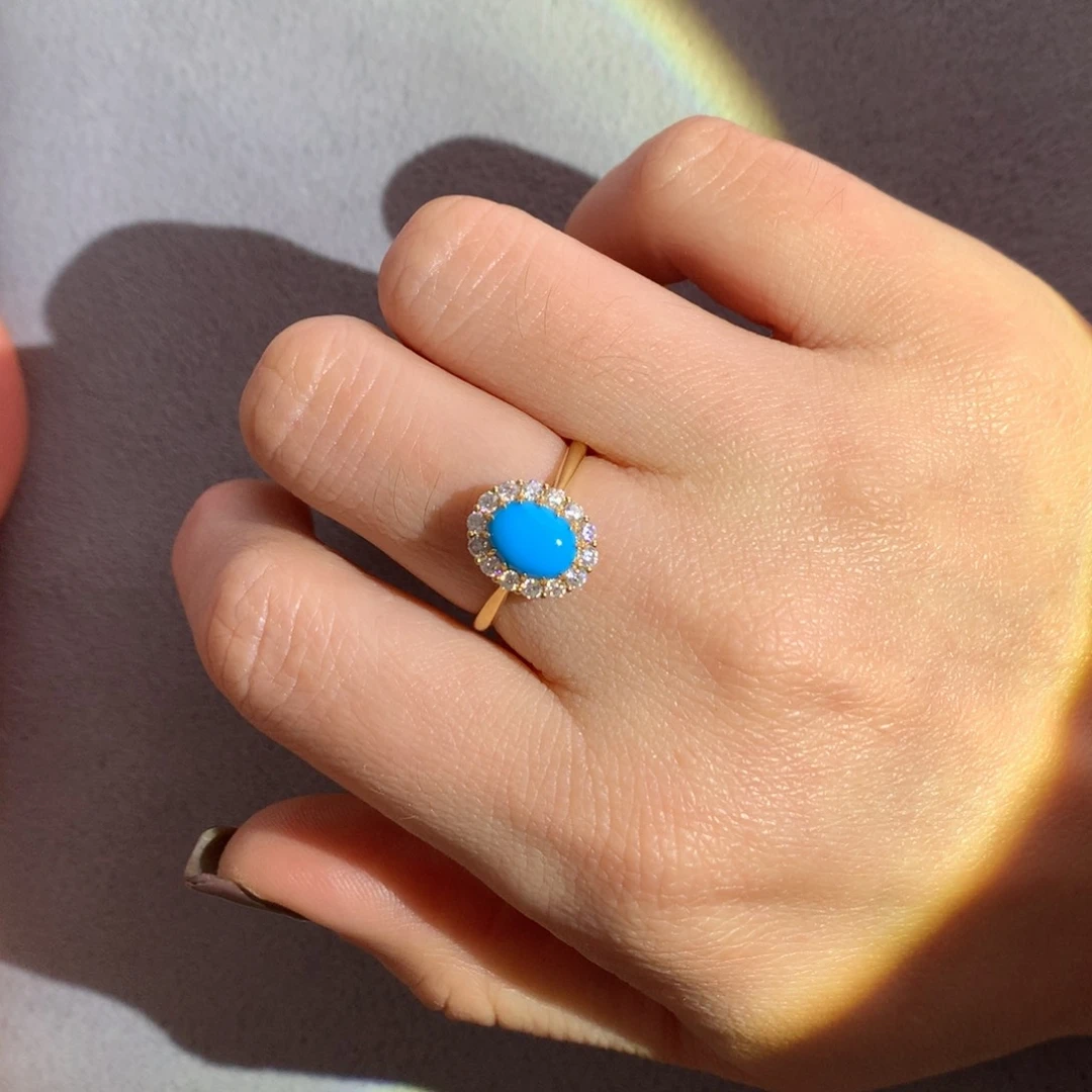 18K金镶嵌绿松石高瓷蓝戒指