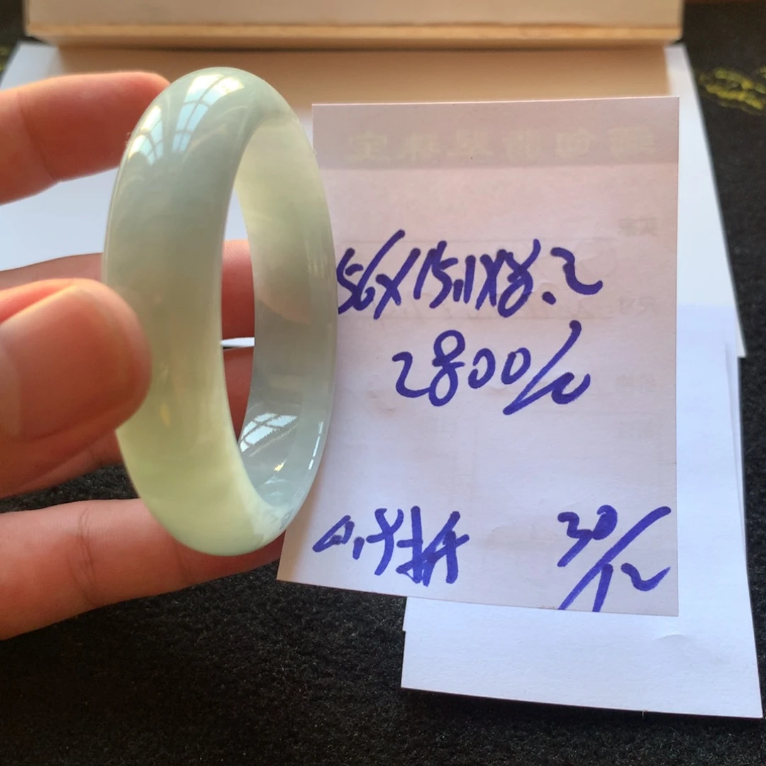 定制翡翠未镶嵌翡翠手镯