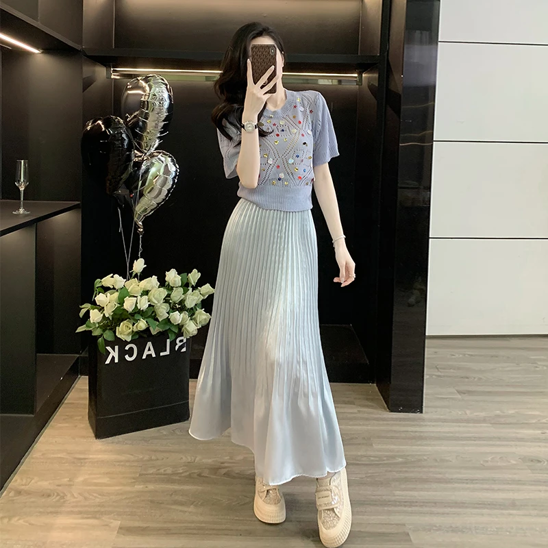 洋气穿搭时尚女夏针织钉珠装饰蓝色短袖T恤上衣百褶半身裙两件套