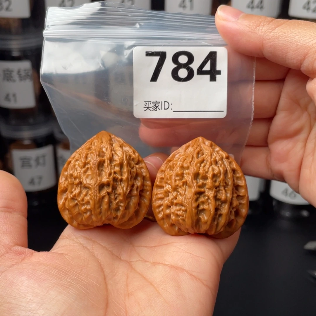 文玩核桃把件40.5金牛