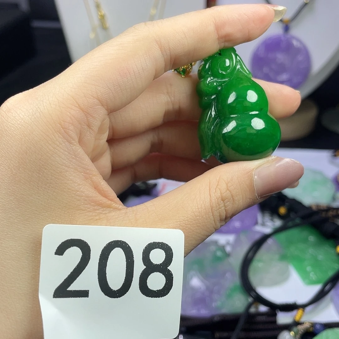 翡翠未镶嵌吊坠(赠链)