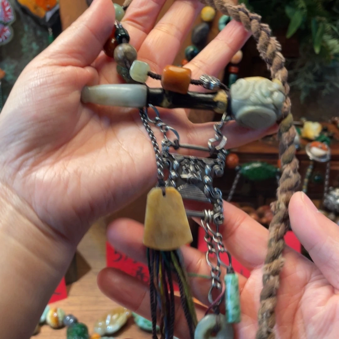 【闪购商品】吊坠(赠链)未镶嵌翡翠