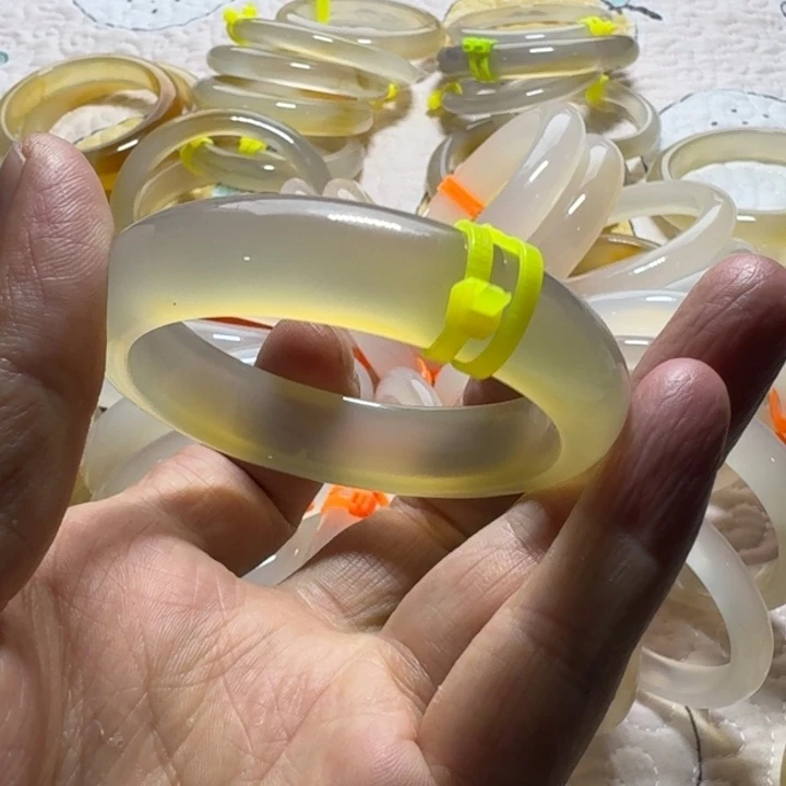 简***福玛瑙/玉髓手镯未镶嵌