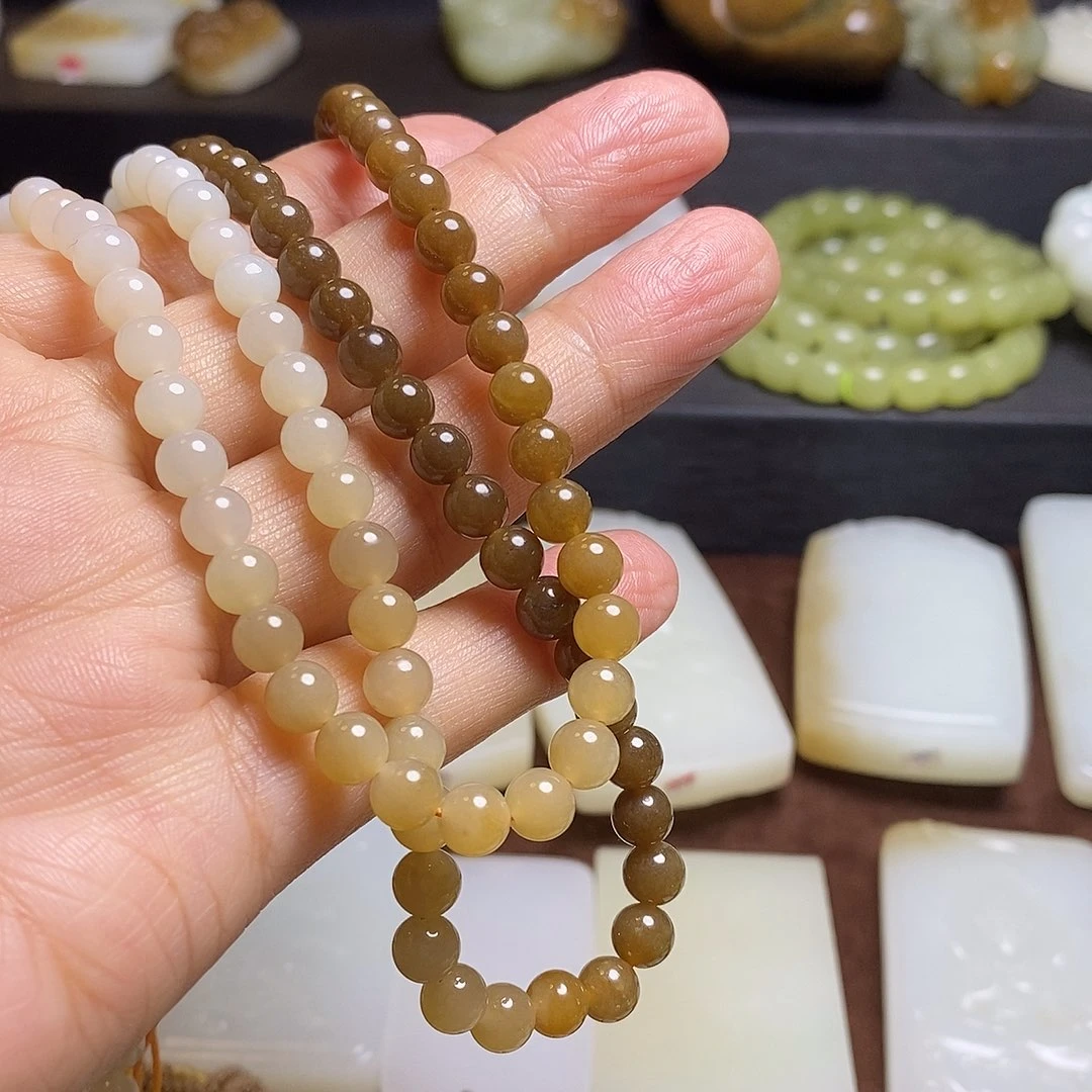 I***T和田玉未镶嵌颈饰