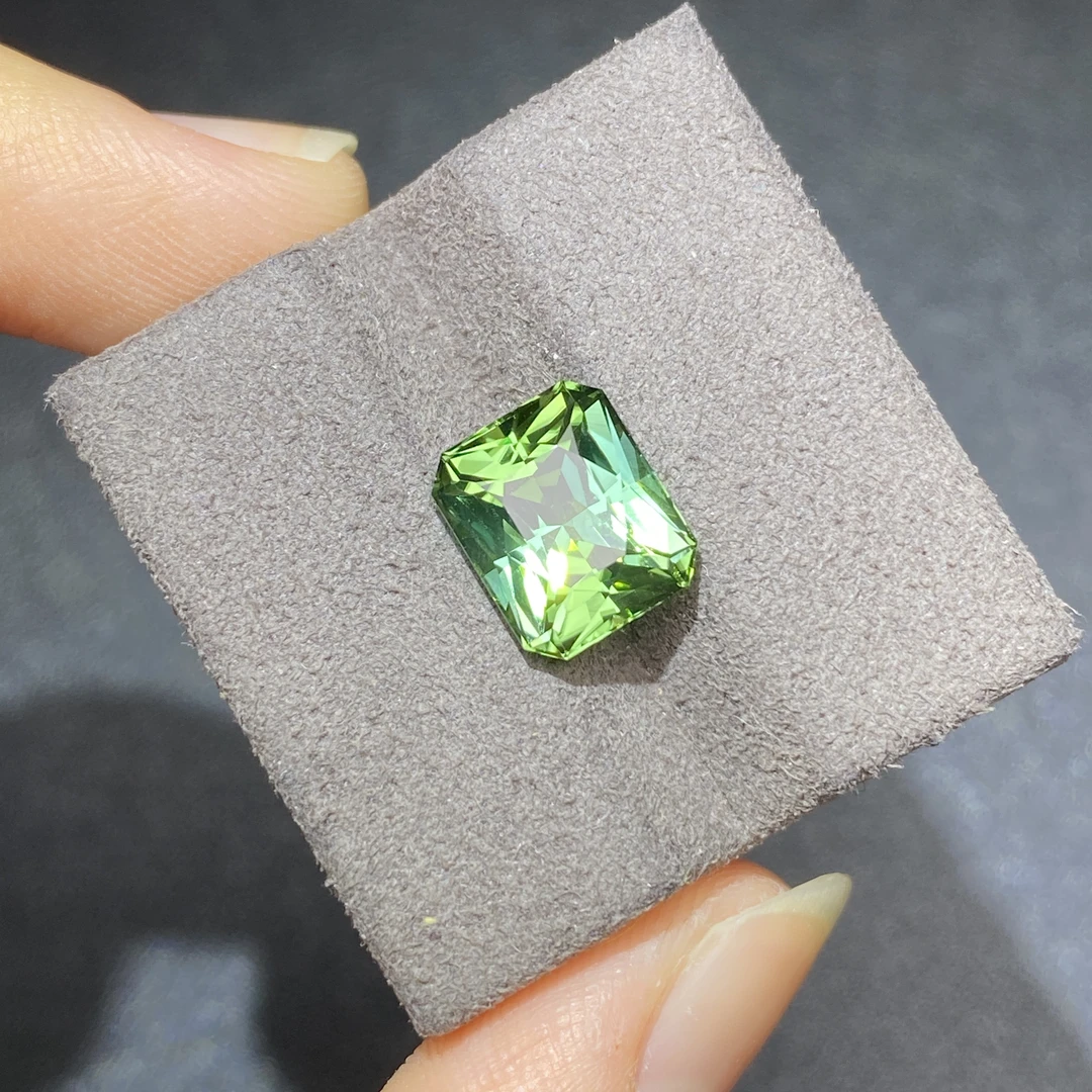 25M014 绿色碧玺（Lemon color，V-B）4.13克拉