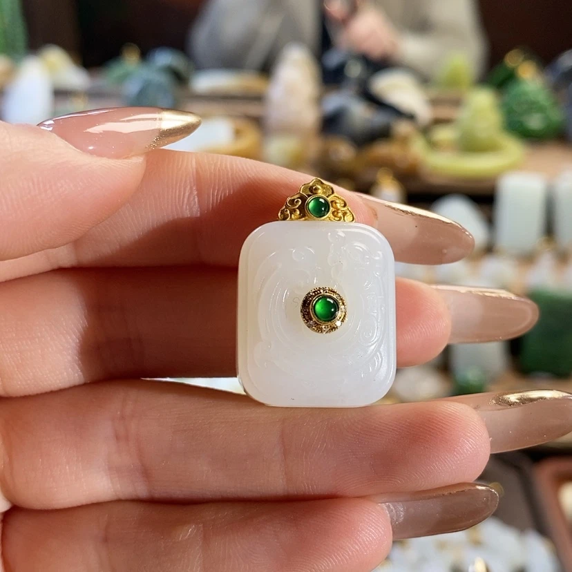 【闪购商品】和田玉吊坠18K金镶嵌