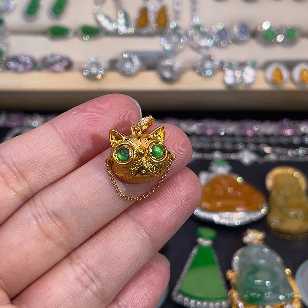 颈饰18K金镶嵌翡翠猫咪