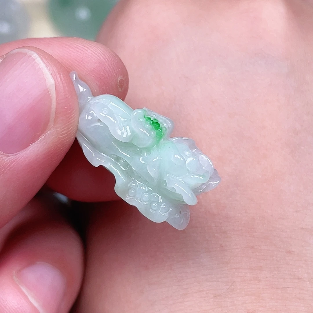 颈饰未镶嵌翡翠白菜