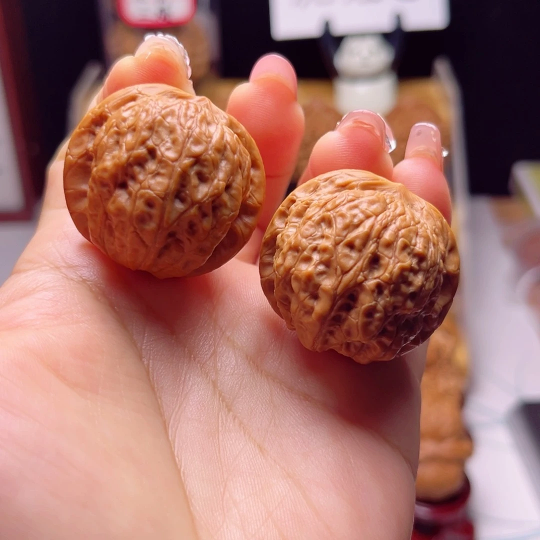 文玩核桃吊坠34尺血麒麟