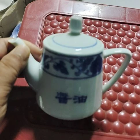 瓷片瓷片，各种摆件，均有瑕疵。沙锅！