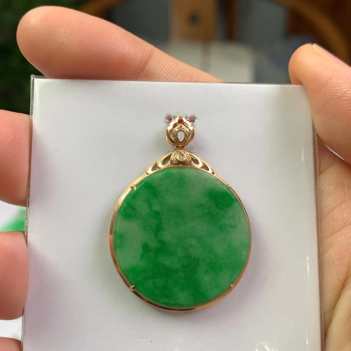 翡翠18K金镶嵌颈饰翡翠吊坠