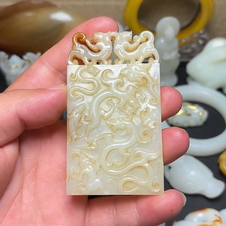 正***人和田玉未镶嵌挂件